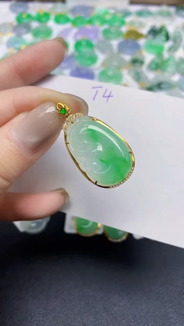 颈饰18K金镶嵌翡翠天然缅甸翡翠A货翡翠百元以上9元证书费自理