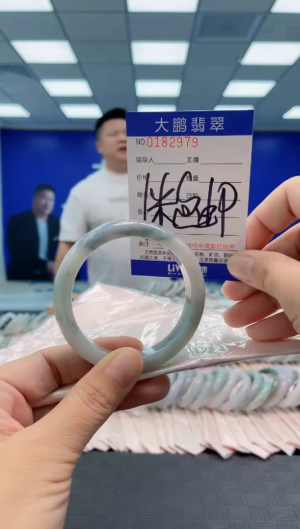 翡翠手镯未镶嵌AAAAAAAA