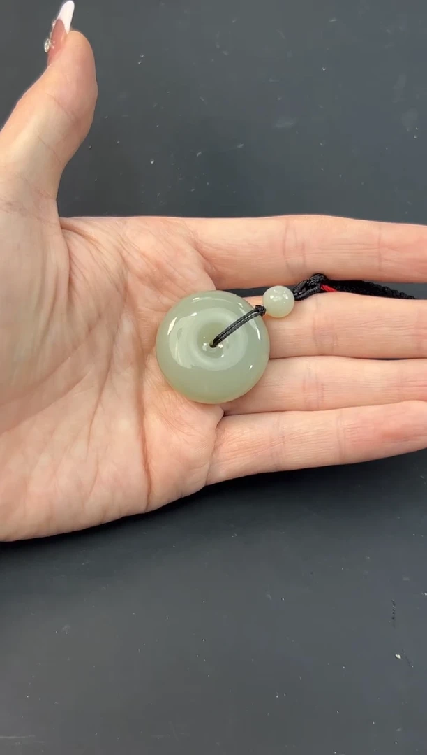 【闪购商品】和田玉吊坠(赠链)未镶嵌且末微色差近矿平安扣