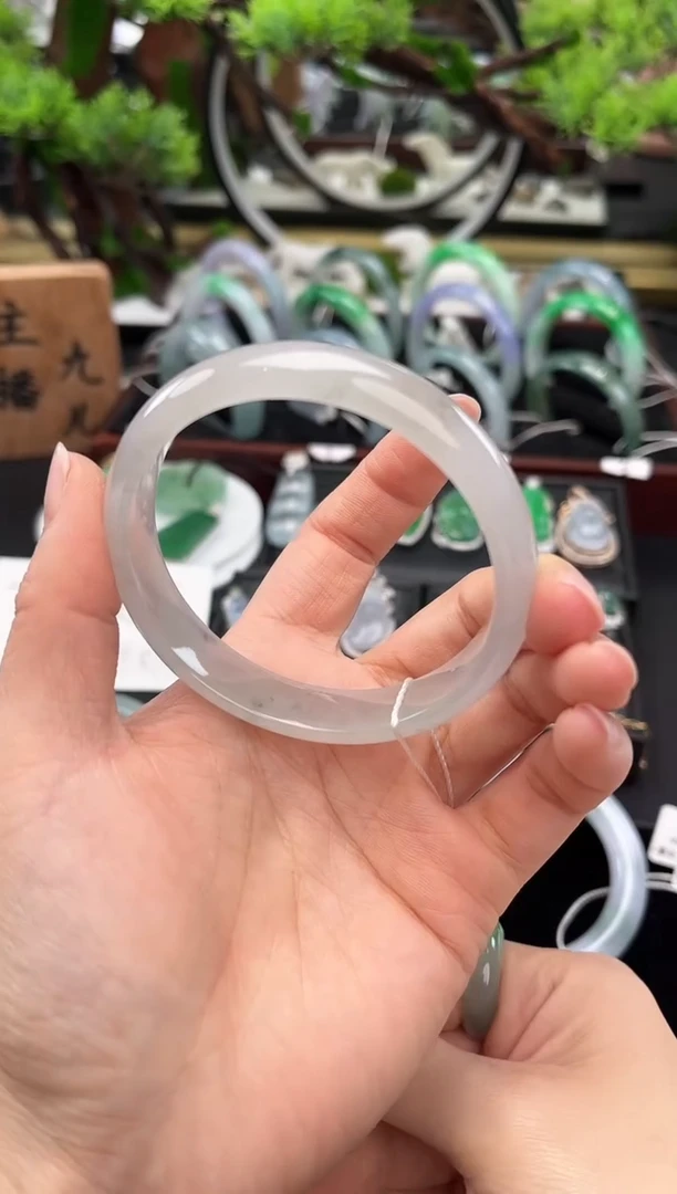 未镶嵌手镯翡翠手镯