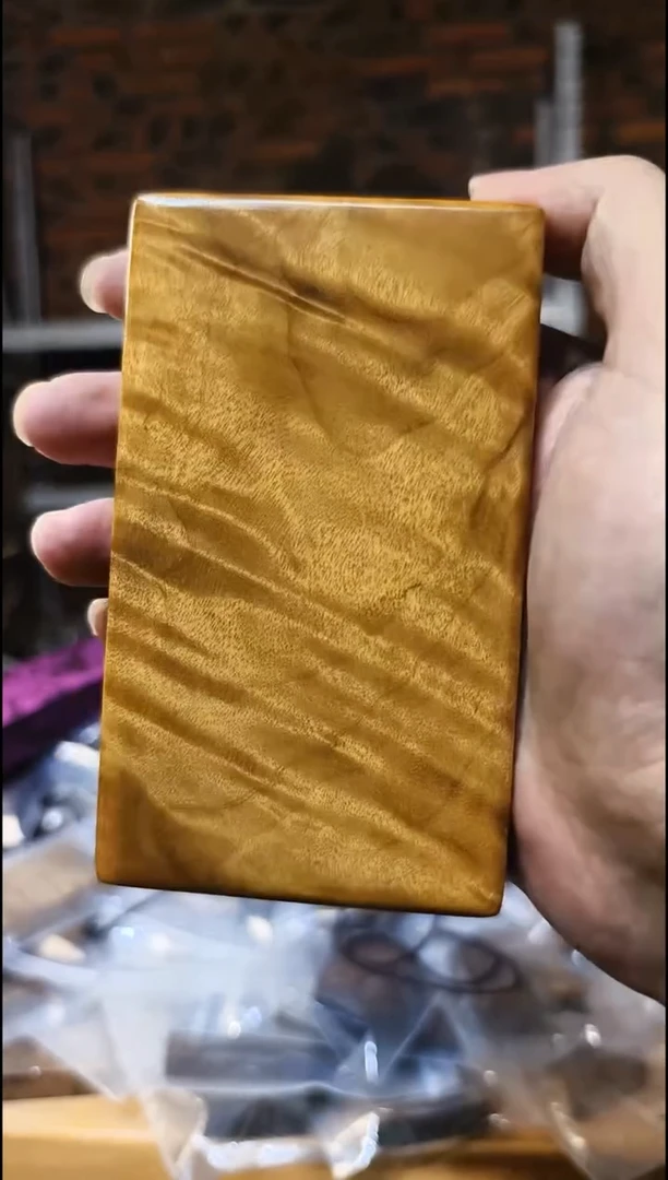 金丝楠      细支烟盒