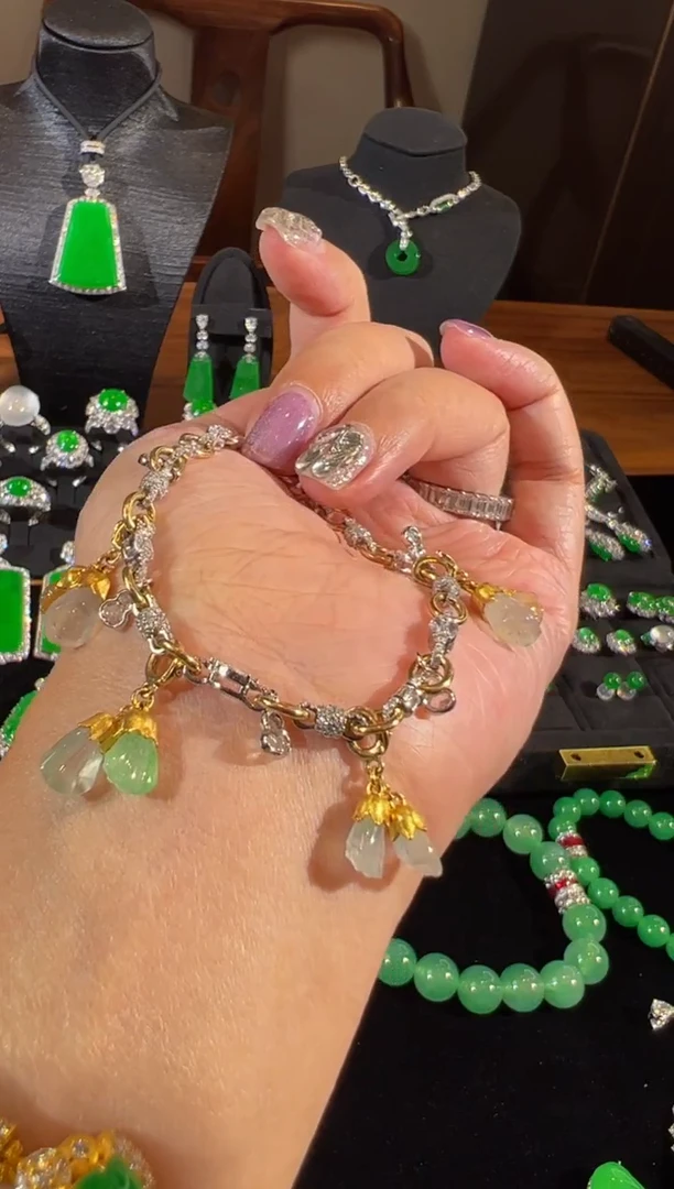18K金镶嵌手链翡翠莲蓬多宝手串
