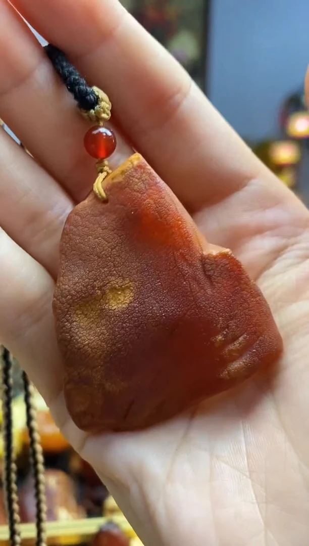 未镶嵌颈饰琥珀吊坠