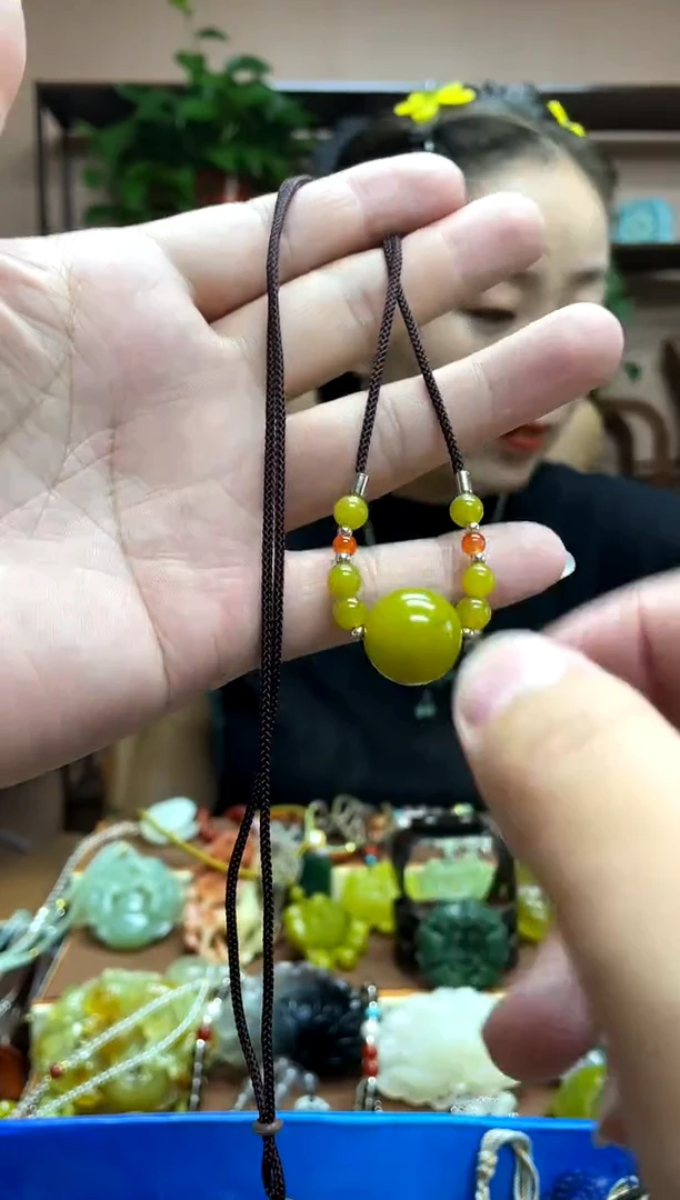 未镶嵌岫玉吊坠多样性发货发其中之一