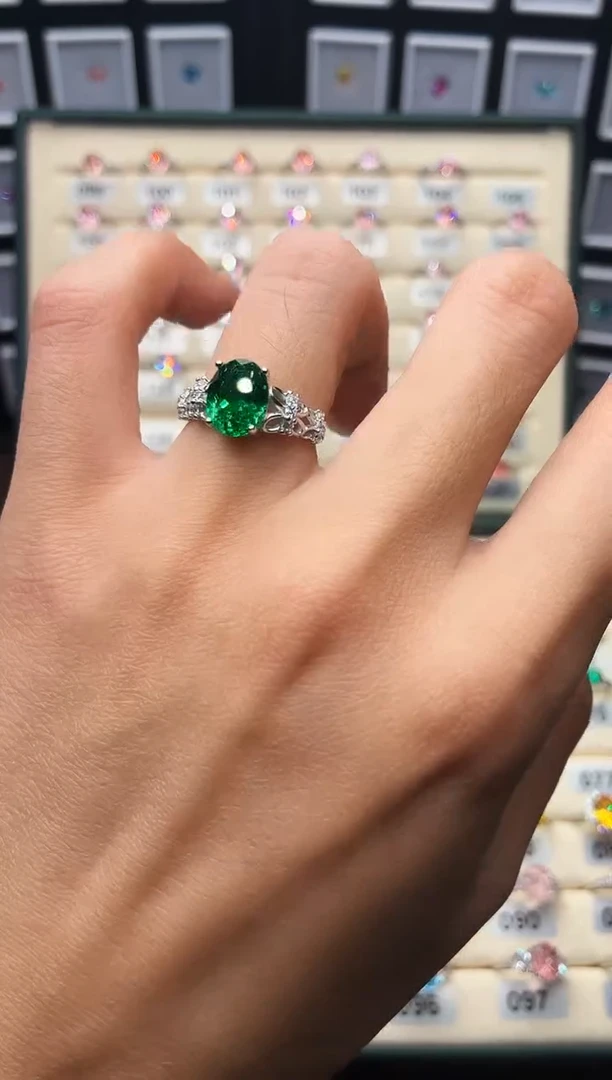 无925银轻奢蝴蝶花系列沙弗绿女神戒