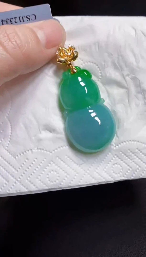 颈饰18K金镶嵌翡翠葫芦