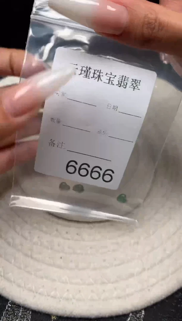 散珠翡翠天然缅甸翡翠爱心