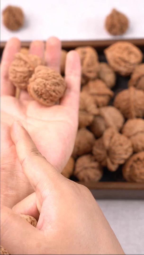 把件文玩核桃嘿****丫血麒麟