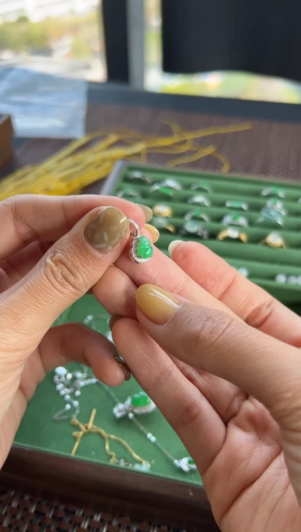 【闪购商品】翡翠颈饰18K金镶嵌309号买断