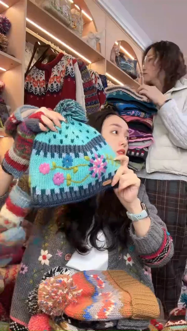 羊毛風****美利奴蓝色刺绣单球帽936