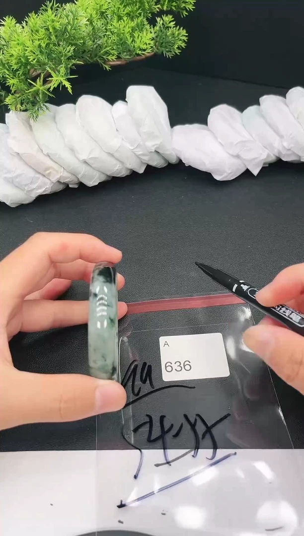 未镶嵌手镯翡翠636
