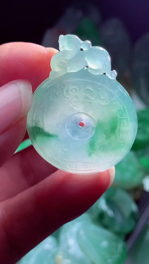 未镶嵌定制翡翠八****?翡翠毛货定制