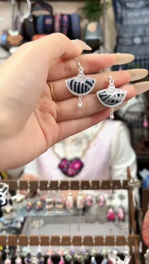 织绣民族风非遗老绣苗银饰品210*