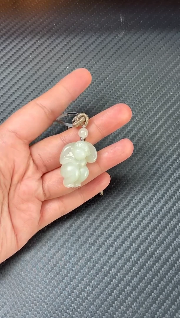 吊坠(赠链)未镶嵌和田玉且末迪克兰微色差吊坠