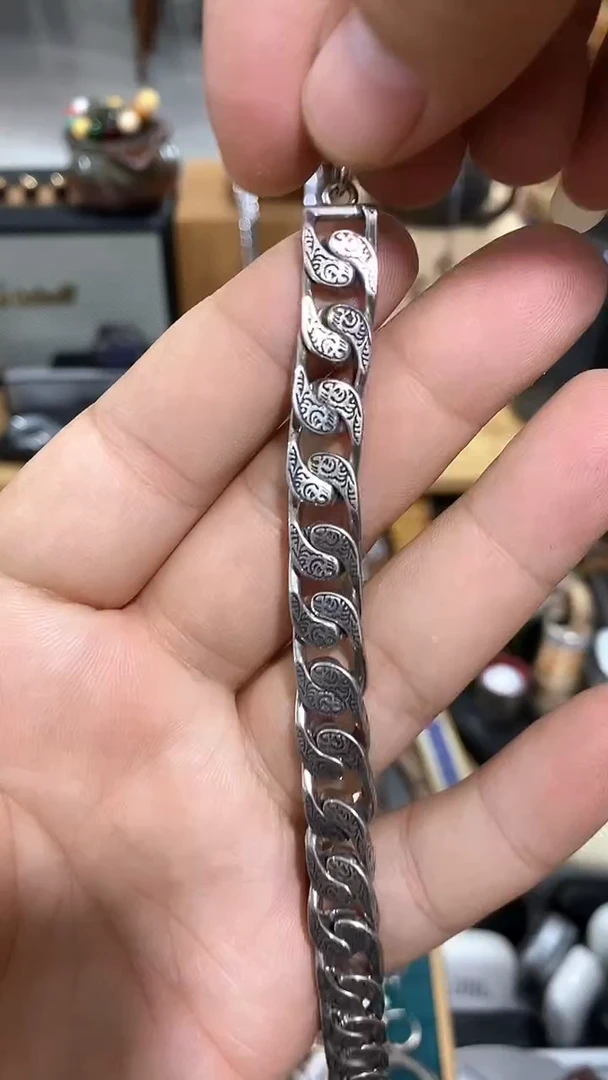 瓷片闪购商品 如图所示