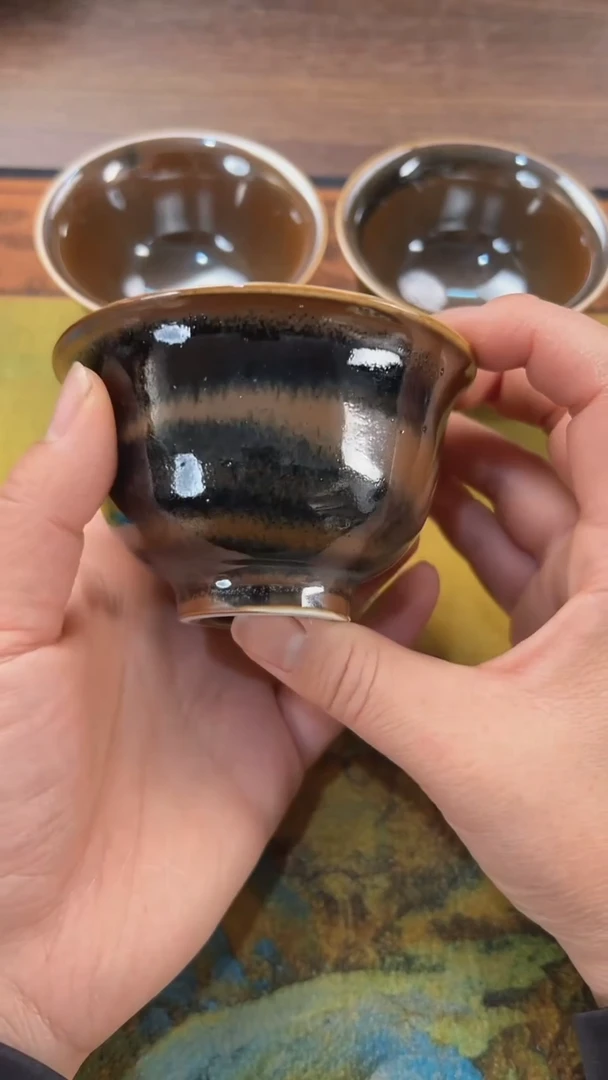 搅胎泥上釉压手杯