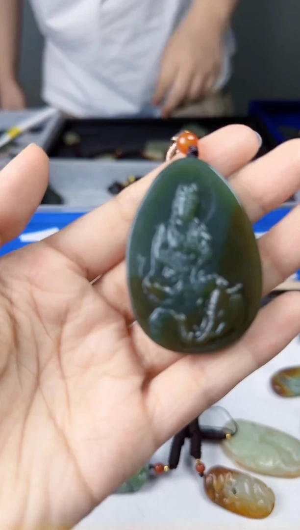 和田玉未镶嵌颈饰1