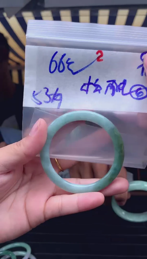 定制翡翠未镶嵌杨*英2毛货需精细抛光拍一发一