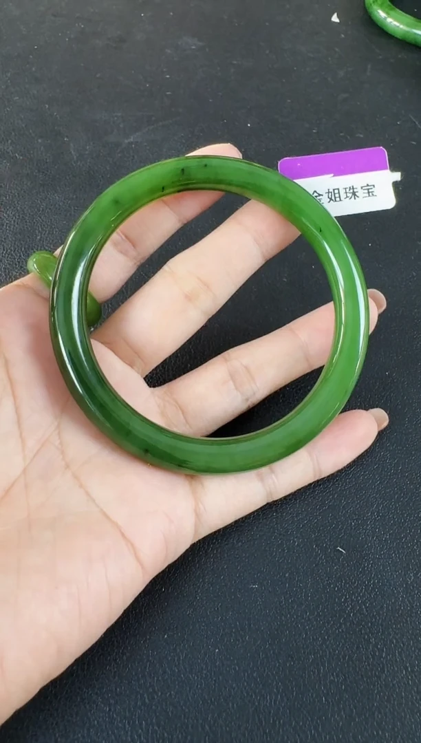 颈饰未镶嵌和田玉（碧玉）手镯约57+MM