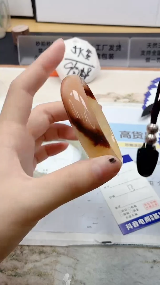 石英质玉手镯未镶嵌76/58.3（福利默认微瑕不退换）