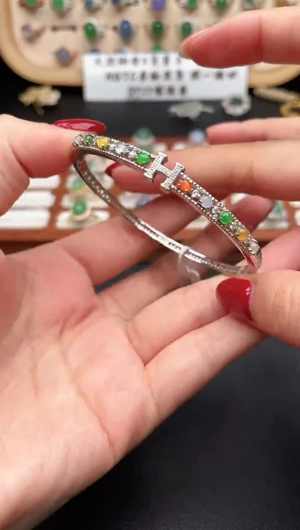 吊坠(不含链)未镶嵌翡翠一物一证一礼盒