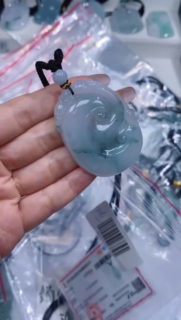 颈饰未镶嵌翡翠吊坠