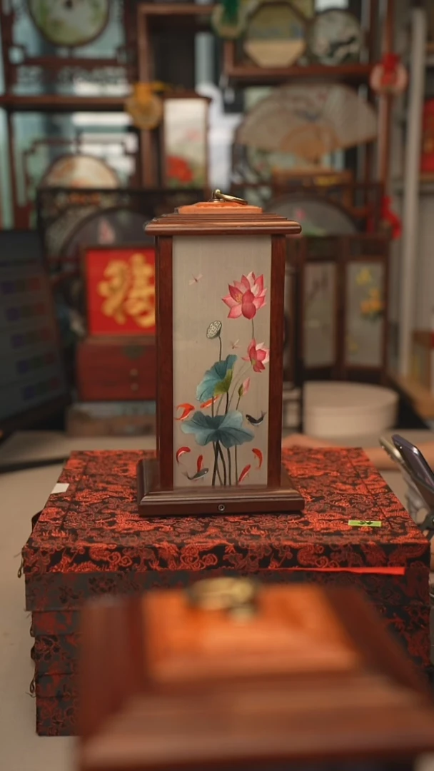 扇子黄花梨宫灯，落地高度30CM,宽度16CM 送线，送锦盒