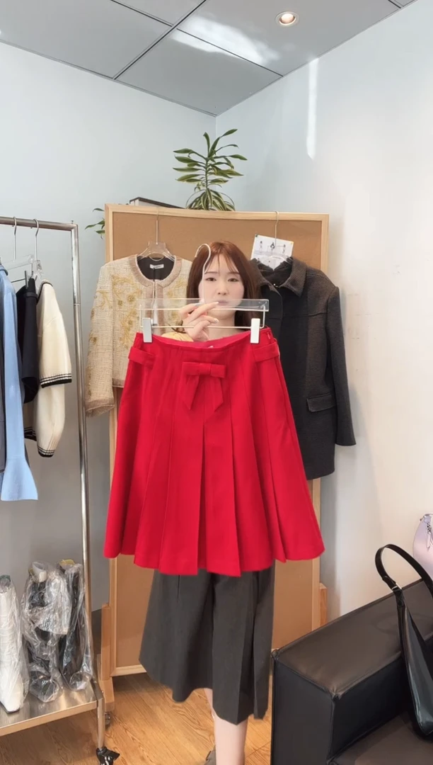 编号003 ethor 红色XS码 半裙  待开价