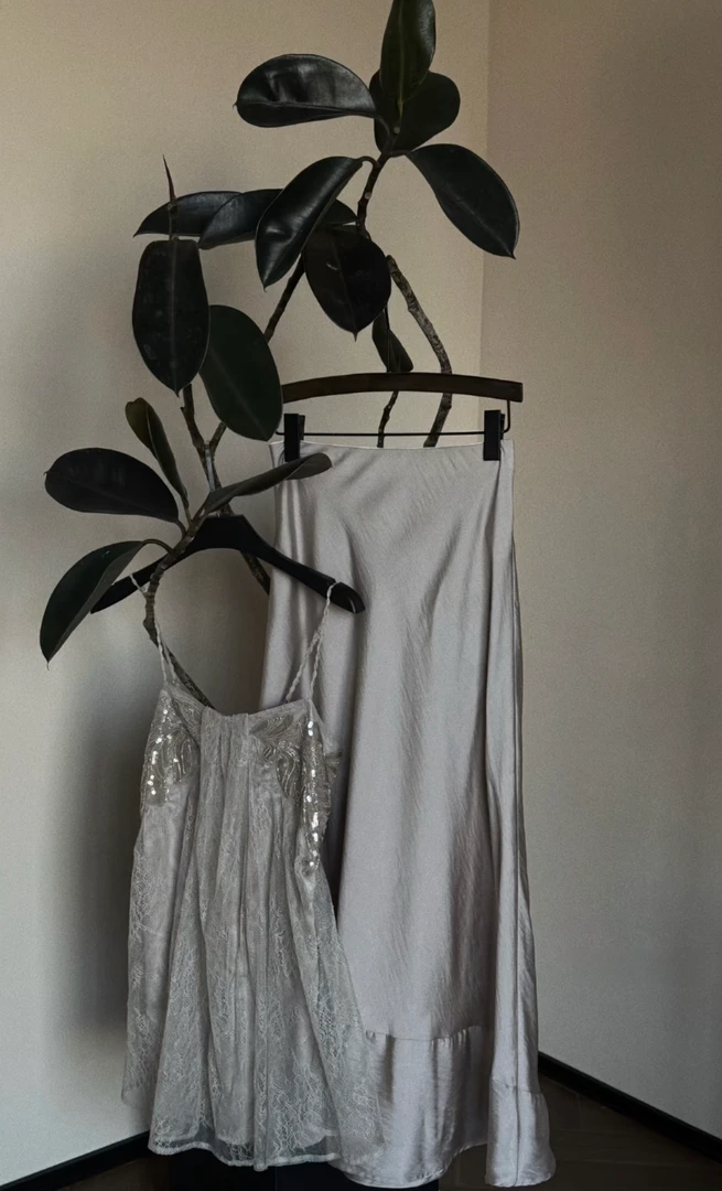 2025春季新款高级感蕾丝蝴蝶亮片吊带上衣百搭温柔半身裙两件套