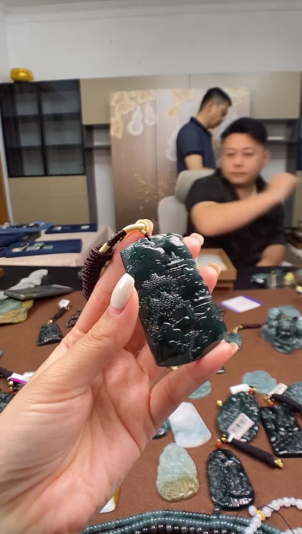 颈饰未镶嵌翡翠小****? 多样性发其一