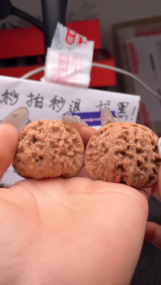 【闪购商品】文玩核桃吊坠040 白狮子 43