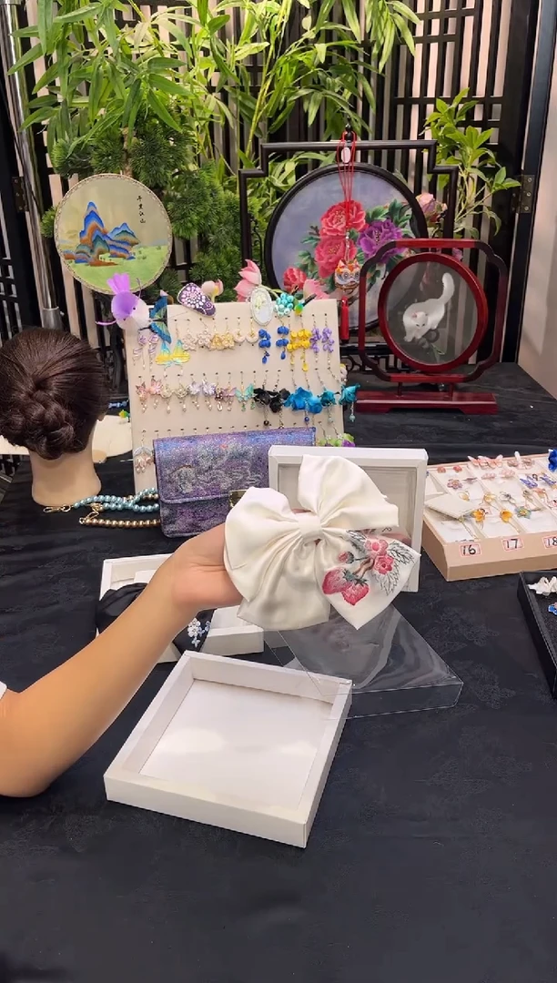 织绣?非遗苏绣手工饰品