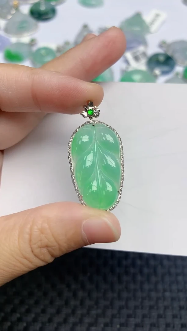 颈饰18K金镶嵌翡翠天然缅甸A货翡翠百元以上9元证书费自理