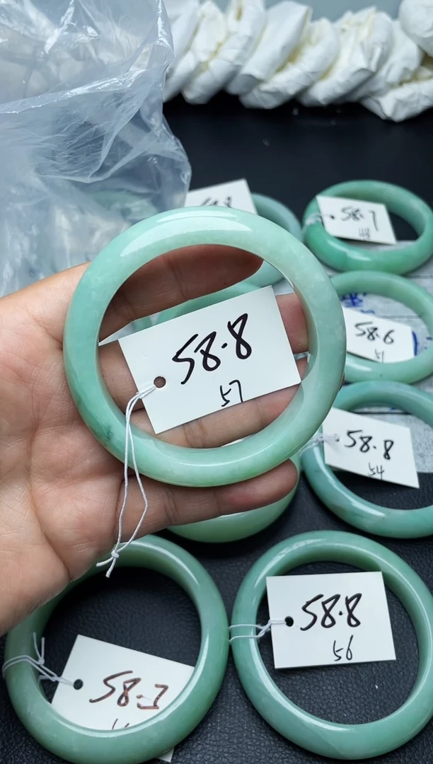 未镶嵌手镯翡翠57