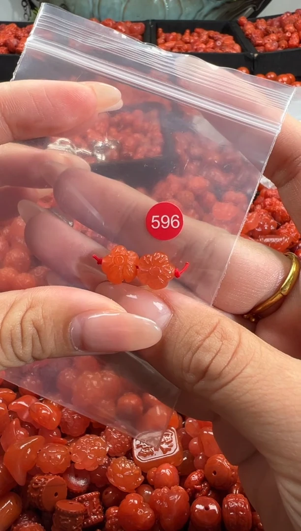 颈饰未镶嵌南红玛瑙1