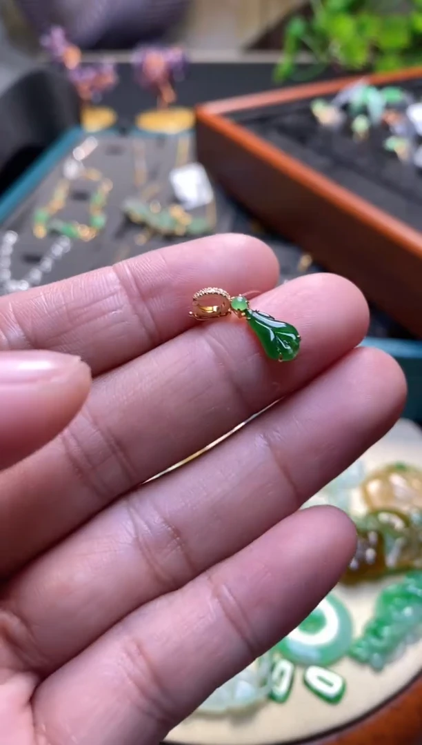 翡翠18K金镶嵌颈饰净货36608