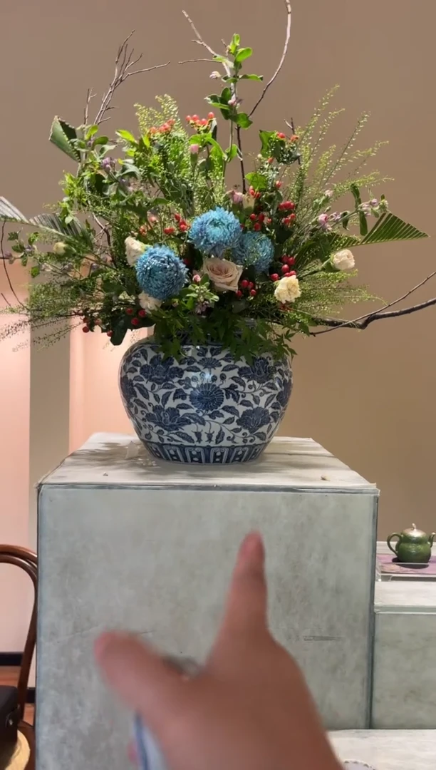 其他闪购青花花纹大瓶