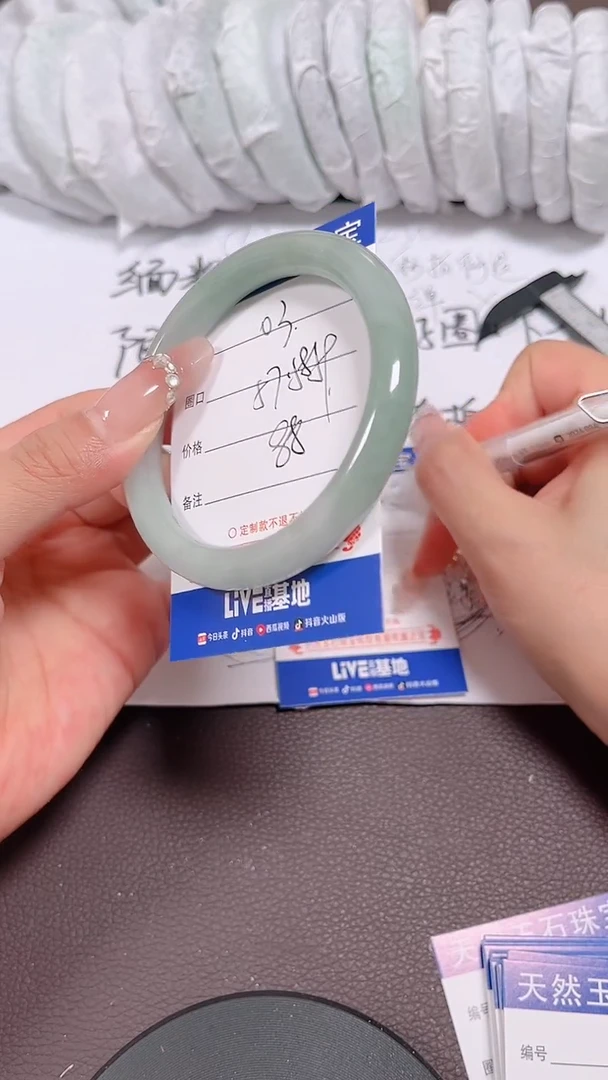 翡翠手镯未镶嵌03