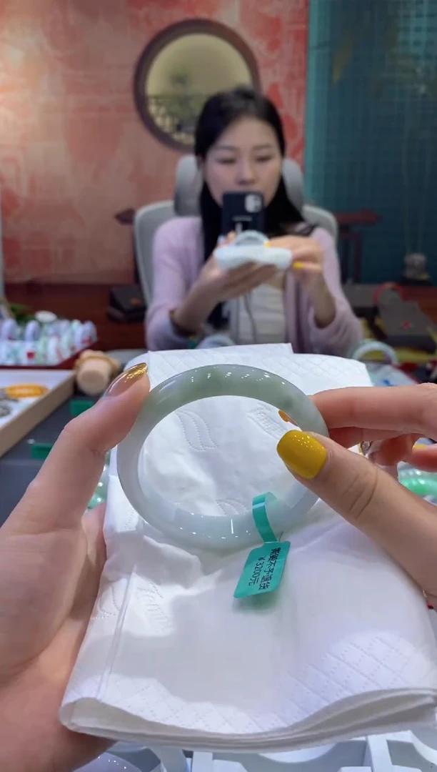 翡翠手镯未镶嵌多人08661