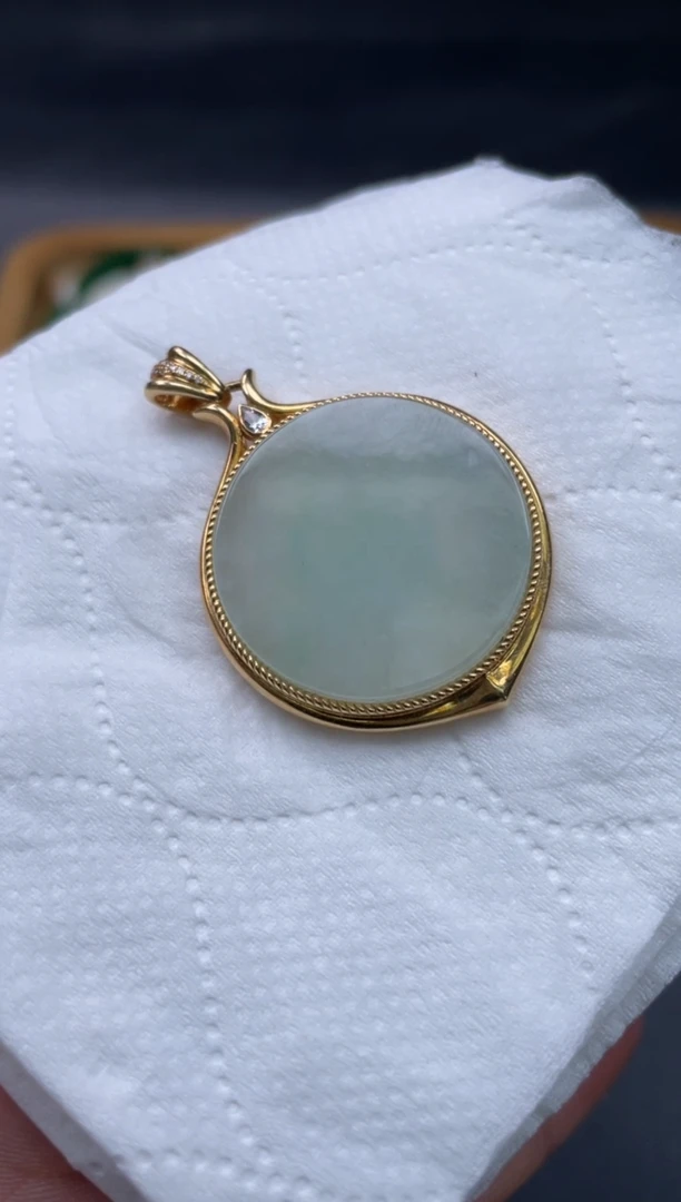 【闪购商品】翡翠颈饰18K金镶嵌70...........