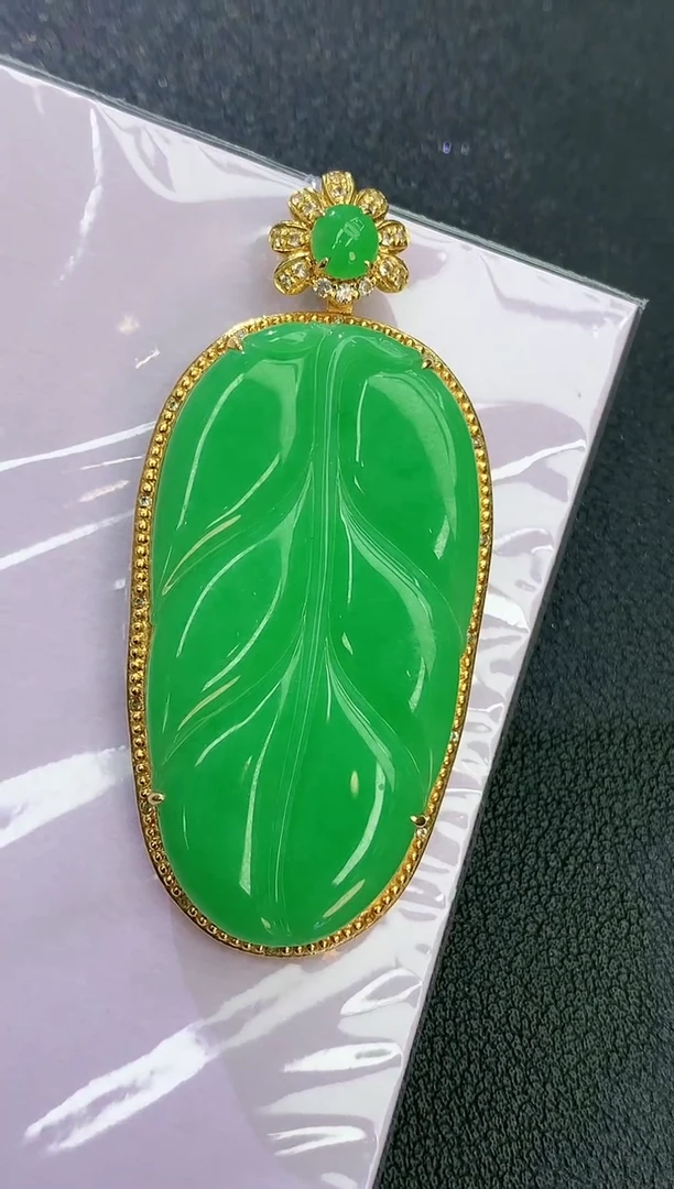 颈饰18K金镶嵌翡翠橙**莉赠礼盒 麦麦