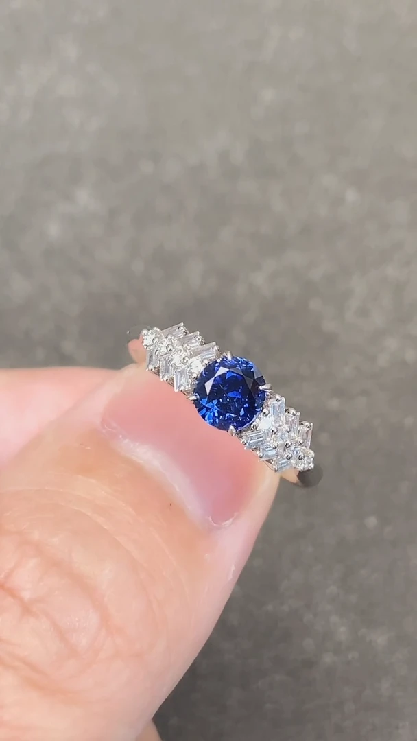 蓝宝石戒指18K金镶嵌蓝宝石无烧皇家蓝1.07ct