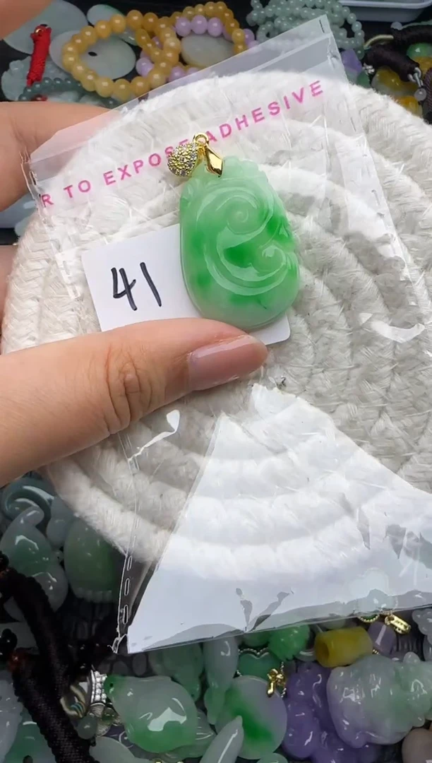 颈饰未镶嵌翡翠缅甸翡翠吊坠
