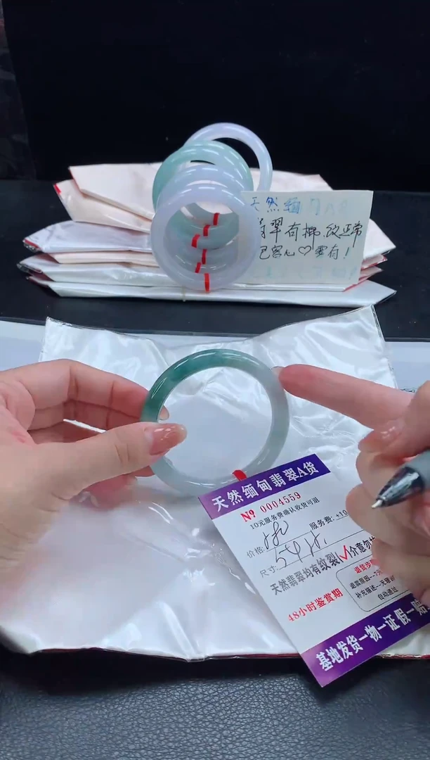 翡翠手镯未镶嵌翡翠手镯    完美者勿拍