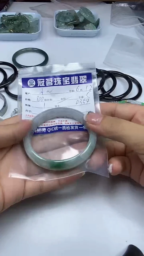 手饰翡翠未镶嵌翡翠 飘花手镯