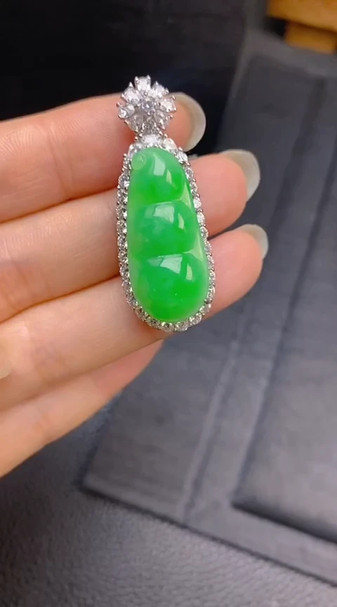 翡翠银S925镶嵌颈饰福豆