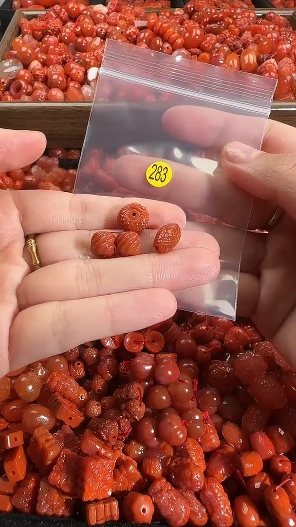 颈饰未镶嵌南红玛瑙1