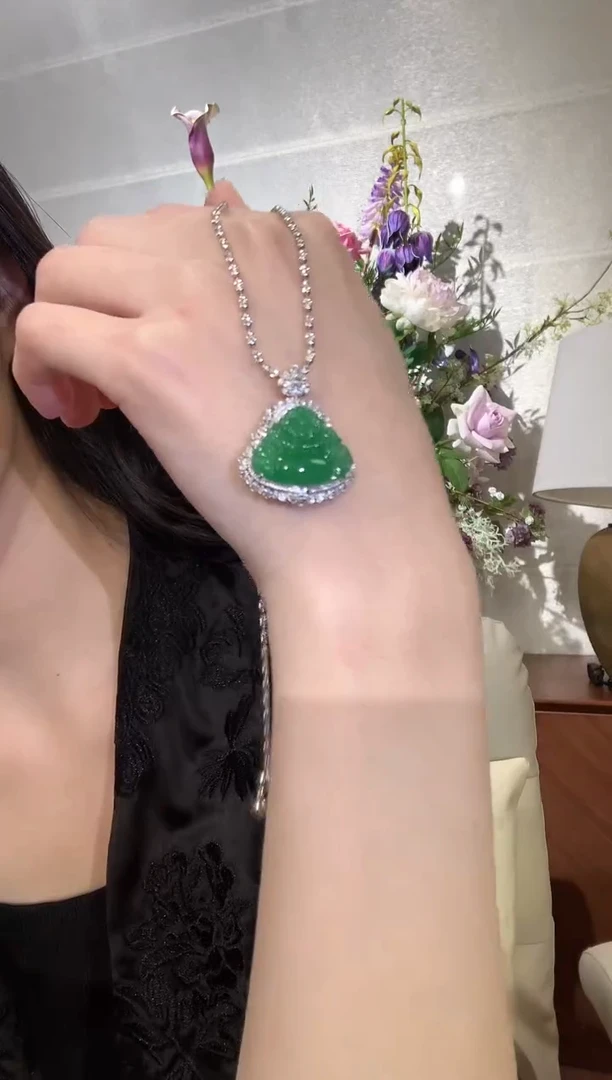 吊坠(不含链)18K金镶嵌翡翠安****衣a138
