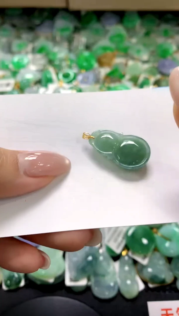 翡翠18K金镶嵌颈饰1111111111111111