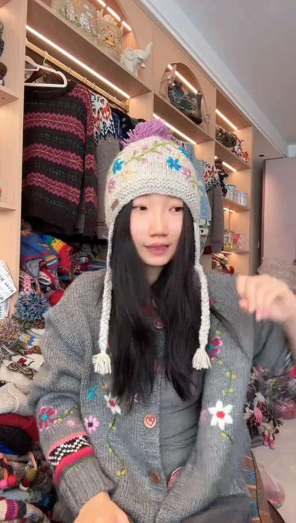 羊毛灰色花护耳帽
